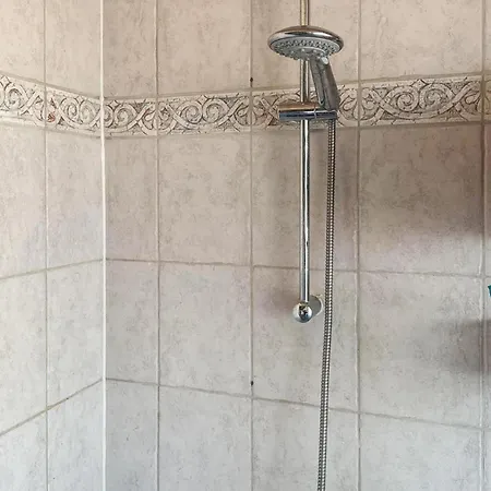 3 Bedroom Awesome In *